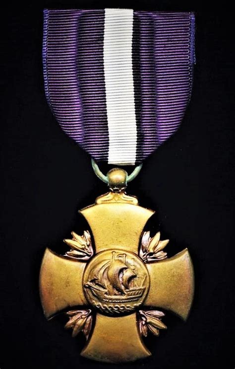 Aberdeen Medals United States Navy Cross Korea And Vietnam War Issue
