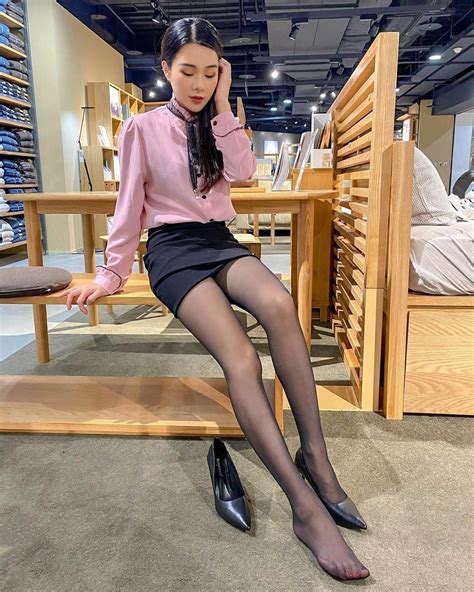 Pin On Girls In Nylons