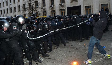 Rioter In Ukraina Attacks The Police Photoshopbattles
