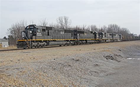 Ic Power Show Four Former Illinois Central Sd70s Lead A No Flickr