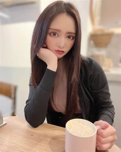 神子島みかさんのインスタグラム写真 神子島みかinstagram「 ねぇ寒くない？ ホットのカフェラテ飲むよね 本日も送迎屋さん 合間に病院 習い事終わった後は 上の子のお友達親子