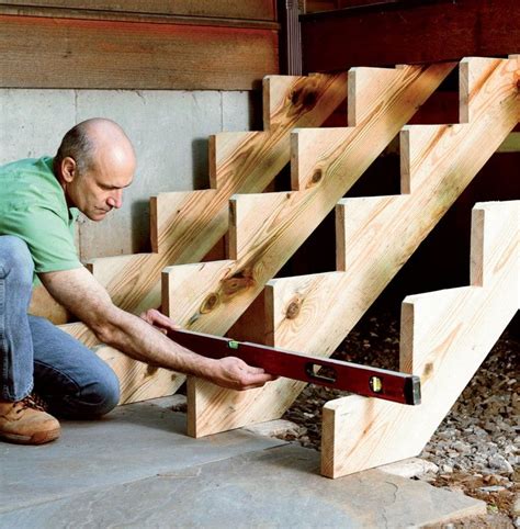 Einen pflanzkübel können sie aus nahezu jedem material herstellen. Treppenwangen mit Wasserwaage nivellieren | Gartentreppe ...