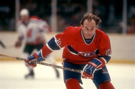 Il devient le premier joueur de l'histoire à connaître six saisons de suite avec au moins. Montreal Canadiens: What If Marcel Dionne Got Drafted Over ...