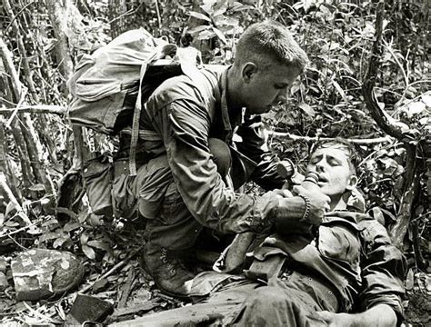 Helping A Wounded Buddy Vietnam War Photos Vietnam South Vietnam
