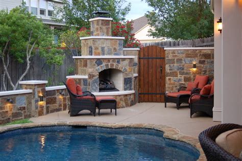 Outdoor Fireplaces Ans Fire Pits Traditional Patio Austin By