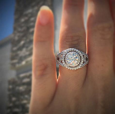 Top 10 Round Engagement Rings Of 2016 Raymond Lee Jewelers