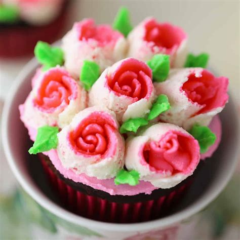 Rose Cupcakes With Russian Pastry Tips Mom Loves Baking