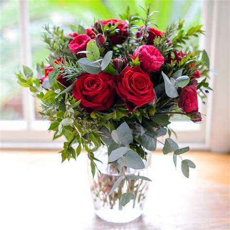 Love Garden Promise Luxury Red Roses