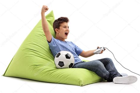 Maybe you would like to learn more about one of these? Fotos: niños jugando videojuegos | Niño alegre jugando ...