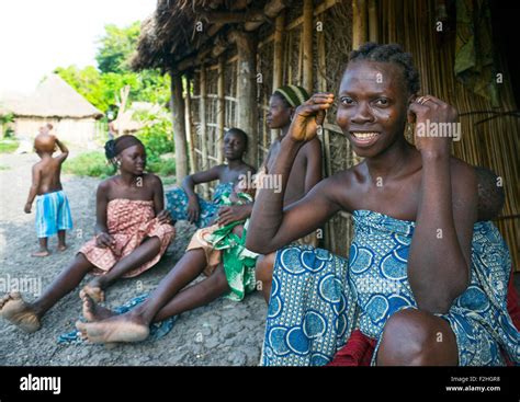 Benin West Africa Onigbolo Isaba Holi Tribe Women And Children In