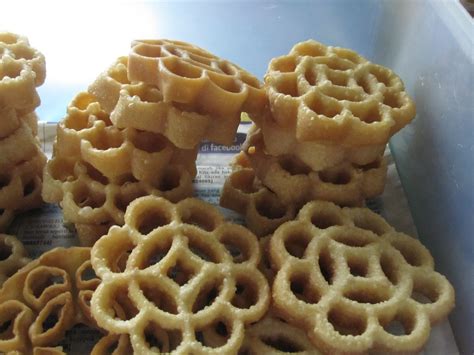 64 likes · 5 talking about this. EyQah KitChen & ShOp: Kuih Goyang @ Bunga Durian
