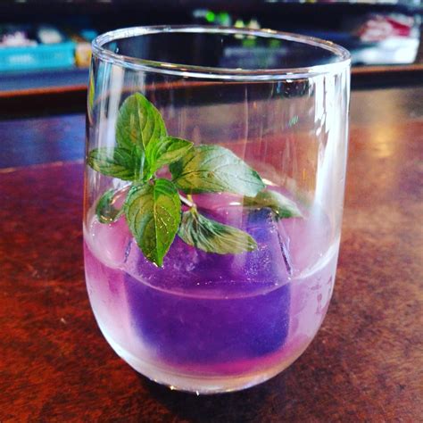 Messing Around With Butterfly Pea Flower Tea In Cocktails I Love The Color Bartenders