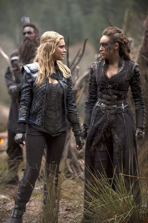 Clarke And Lexa First Kiss See 43 Famous Tv Couples First Kisses Popsugar Entertainment