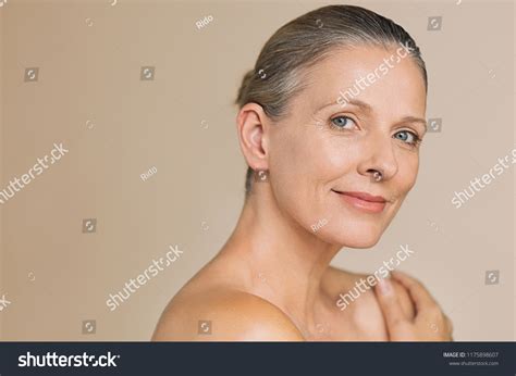 Naked Older Woman Billeder Stock Fotos Og Vektorer Shutterstock