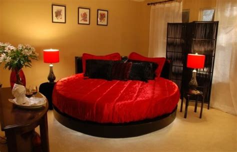 27 Round Beds Design Ideas To Spice Up Your Bedroom