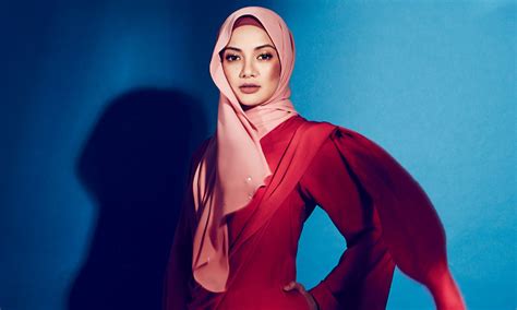 Noor neelofa (tv actress) was born on the 10th of february, 1989. Neelofa joins Starbucks as barista for new kindness ...