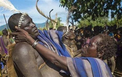 非洲原始部落，男性以胖为美，每年举办“选美节”，越胖妻子越多部落原始部落博迪新浪新闻
