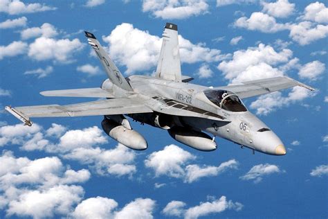 Nearly 400 Of Us Navys 618 F 18 Fighter Jets Are Inoperative Foxcrawl