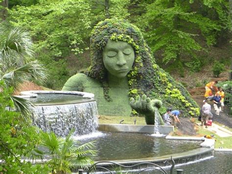 20 Intricate And Beautiful Topiary Sculptures