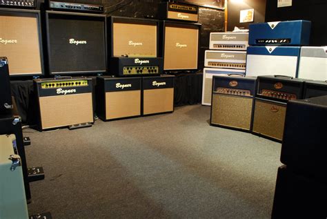 I am happy i found guitar room! Deluxe Guitars: Amp Room
