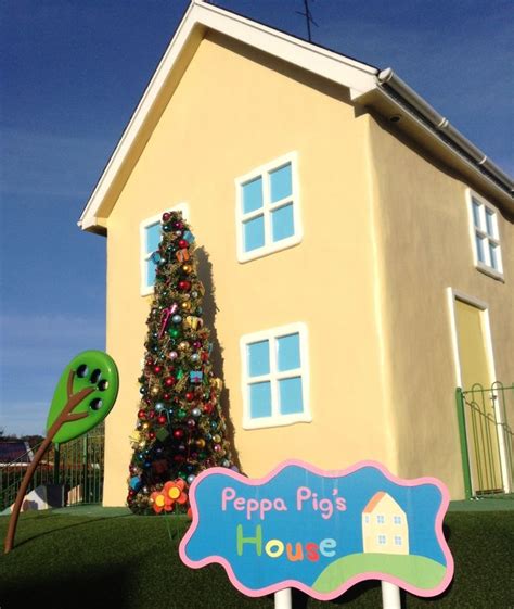 Tons of awesome peppa pig house wallpapers to download for free. Peppa Pig's House at Christmas. https://paultonspark.co.uk ...