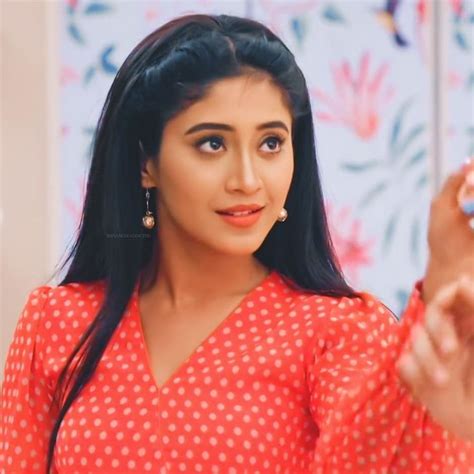 Naira dresses in yrkkh online shopping. THE SHIVANGI JOSHI on Instagram: "Beautiful ...