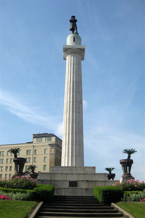 Robert E Lee Statue New Orleans