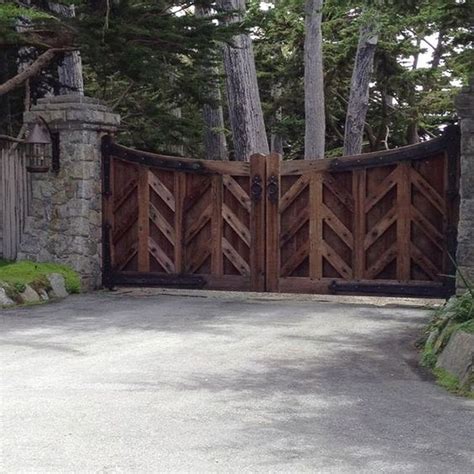 20 Modern And Natural Wood Gates Driveway Design Wood Gates Driveway
