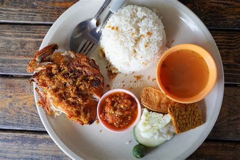 Panaskan kuali dan bakar terlebih dahulu belacan. Ambok Corner Nasi Ayam Penyet & Nasi Goreng Kampung at ...