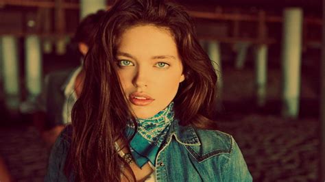 Focus On Foreground 1080p Young Adult Headshot Brunette Adult Blue Eyes Long Hair Body