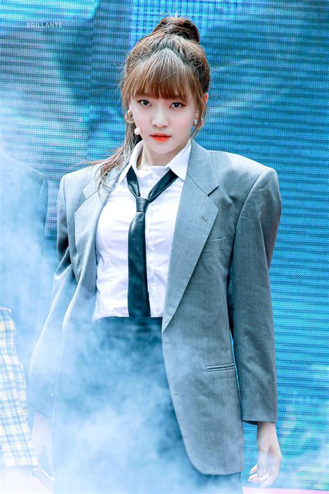 Fait son premier retour sur la scène musicale avec la chanson adios. υηινєɾsє161010 | Onda, Kpop girl groups, Yuehua entertainment