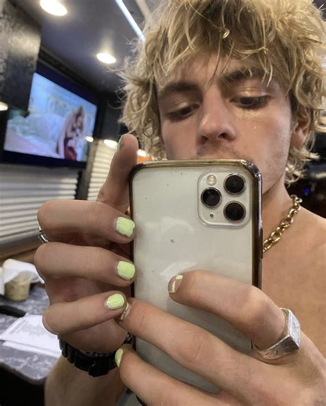 Ross Lynch News On Twitter Are You Gonna Paint Your Nails And Give Us Another Selfie Don T Be