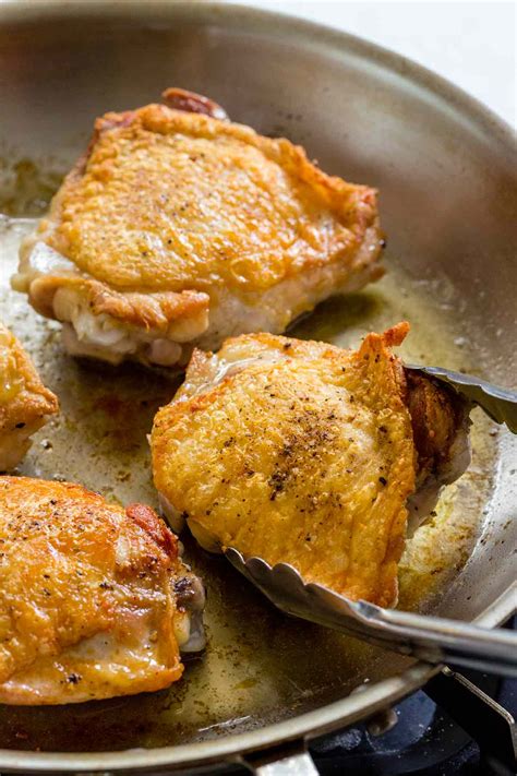 Slow cooker chicken thighs with vegetables