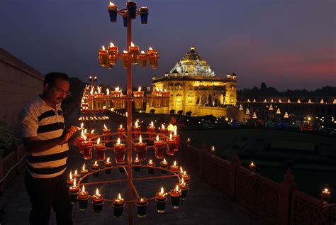 Diwali 2015 Stunning Pictures Of Hindus Jains And Sikhs Celebrating