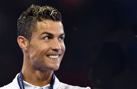 Cristiano Ronaldo Mostra I Gemellini Appena Nati La Foto Su Twitter