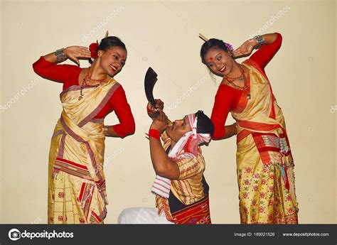 Assamese Bihu Dance Pune Maharashtra Stock Photo By Realityimages
