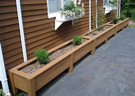 Build your own planter box in your backyard for veggies and more! garden planter box plans | Garden planter box plans ...