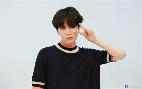 Pertama kali buat kuis nih. Suga BTS Ternyata Doyan Makanan Halal, Komentar Soal Wanita Berhijab Kembali Disorot