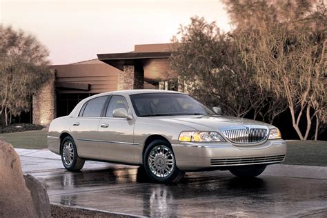 Come find a great deal on used 2011 lincoln town cars in your area today! 2011 Lincoln Town Car Reviews, Specs and Prices | Cars.com