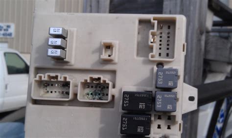The adjacent fuses came out with reasonable force using fingers only. 2008 GMC Acadia Water Leaking Into The Interior: 5 Complaints