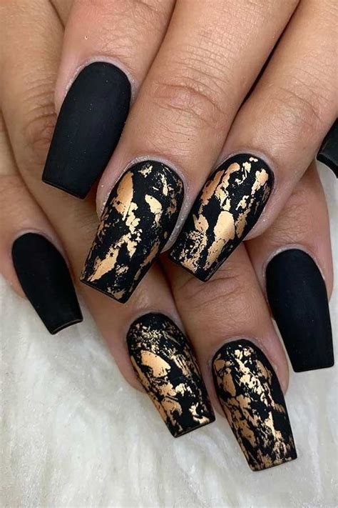 43 Gold Nail Designs For Your Next Trip To The Salon Stayglam Gold