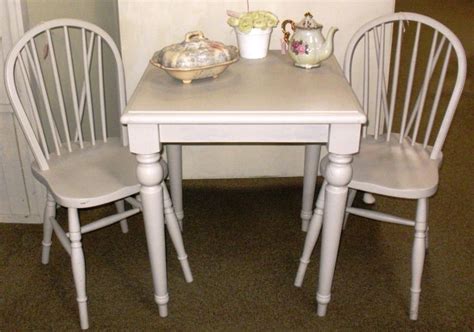 Shabby chic table and chairs have quite charming accommodating space for you and all of family member to have exceptionally elegant dining space. Pinterest: Discover and save creative ideas