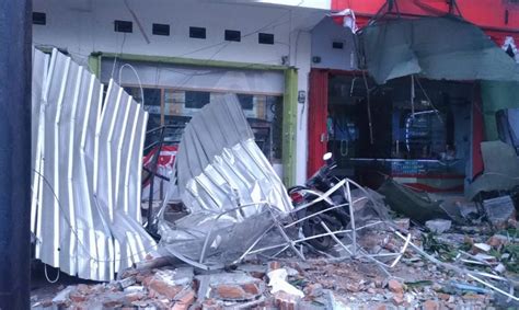 New Shallow 62 Magnitude Earthquake Hits Indonesias Lombok As Death Toll From First Tremor