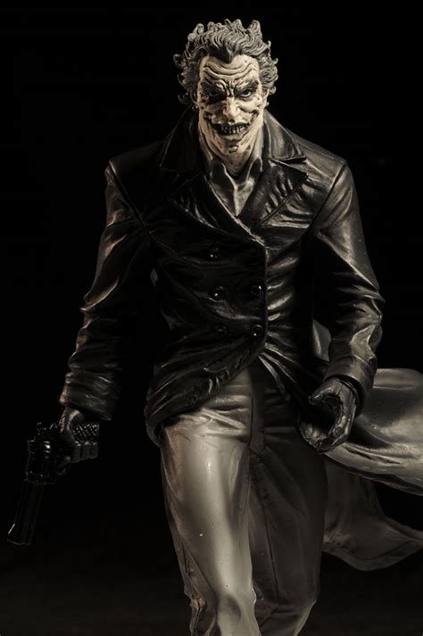 Review And Photos Of Dc Direct Batman Black White Lee Bermejo Joker Statue