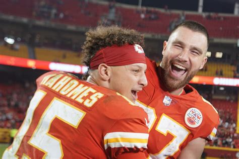 Chiefs Qb Patrick Mahomes Nfl Fans Roasts Travis Kelce Over Terrible