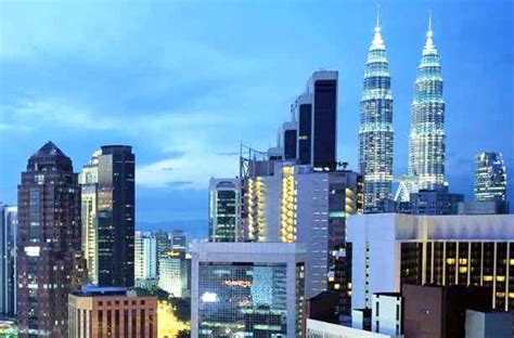 Peninsular malaysia and east malaysia's climate is categorized as equatorial, being hot and humid throughout the year. Asian Tourist: Spectacular Asian City of Kuala Lumpur