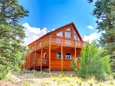 A winter cabin rental near denver promises the ultimate winter break with a touch of rustic luxury for the perfect denver winter. Vacation Rental | Jefferson, Colorado | Rocky Mountain Cabin