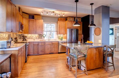 Kitchens, according to most real estate agents, can really make or break a good first impression. Eat-In Kitchen Remodel Ideas For Your Home | Kitchen ...