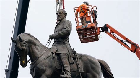 Virginia Removes 12 Ton Robert E Lee Statue From Richmonds Monument