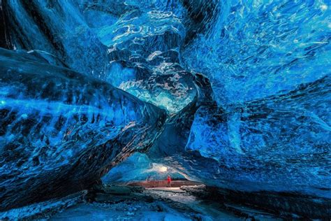 These 15 Unbelievable Photos Of Icelands Ice Caves Will Leave You